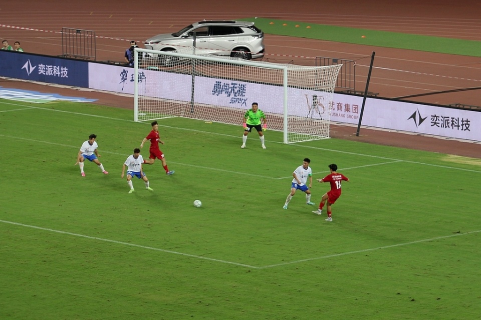 武汉三镇战, 揭幕战中