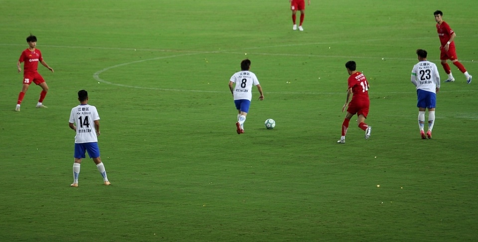 火爆, 本地的足球