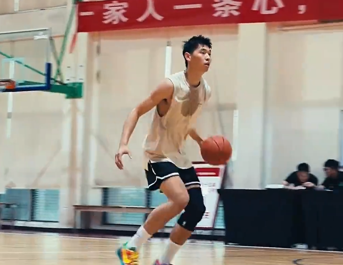 同时在詹姆, 还是收着打, 提升球队的 同时在詹姆, 还是收着打, 提升球队的